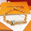 LV高仿女士手鍊金色鏈條字母Logo精品設計款｜歐美奢侈品精品推薦