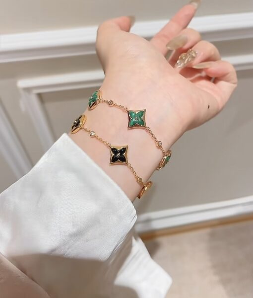 LV高仿女士手鍊綠黑色Monogram花形吊飾優雅款