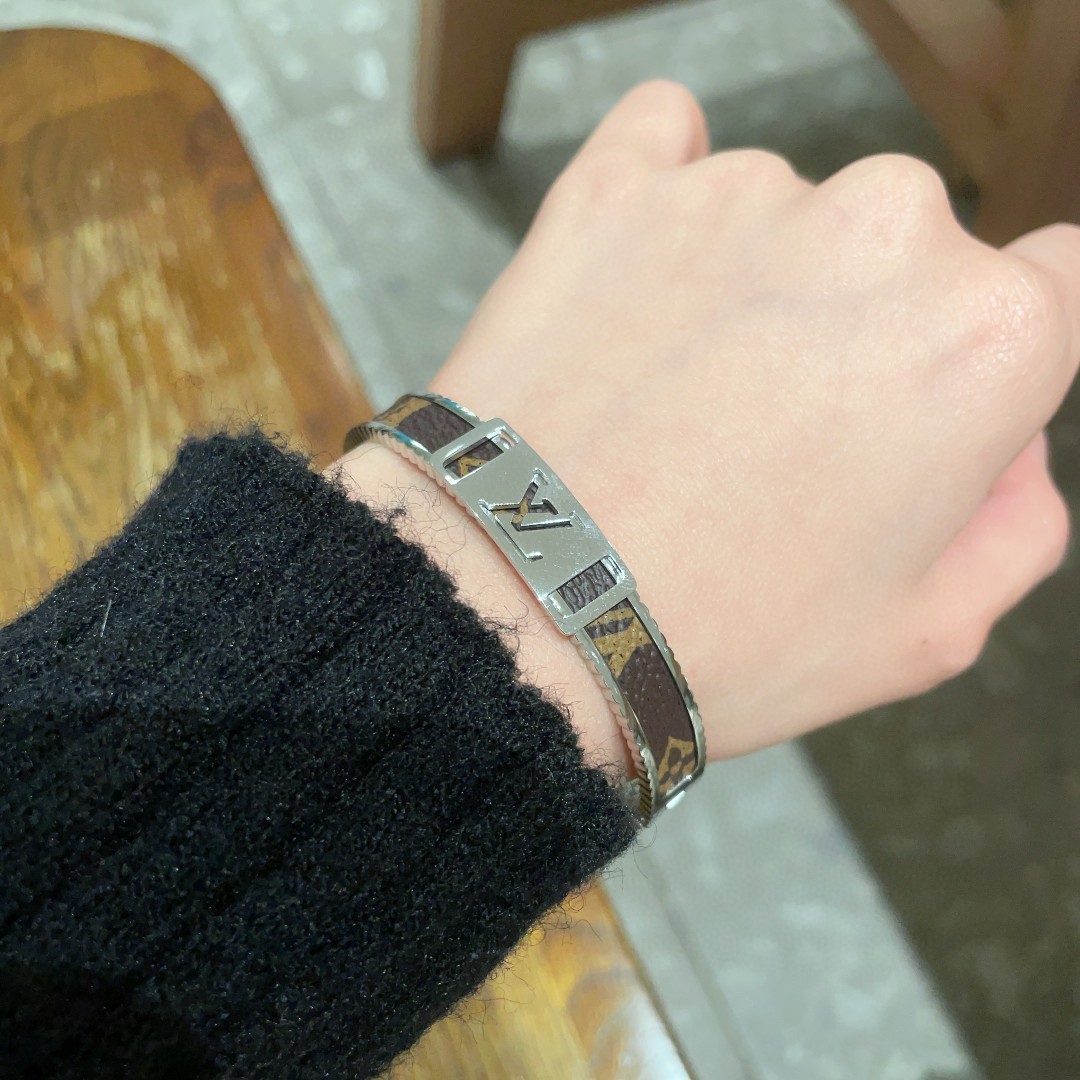 LV高仿Monogram銀色手環精緻時尚百搭飾品｜歐美奢侈品精品推薦