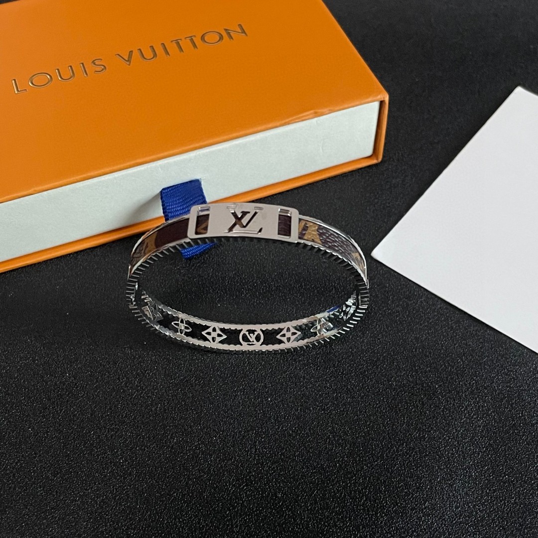LV高仿Monogram銀色手環精緻時尚百搭飾品｜歐美奢侈品精品推薦
