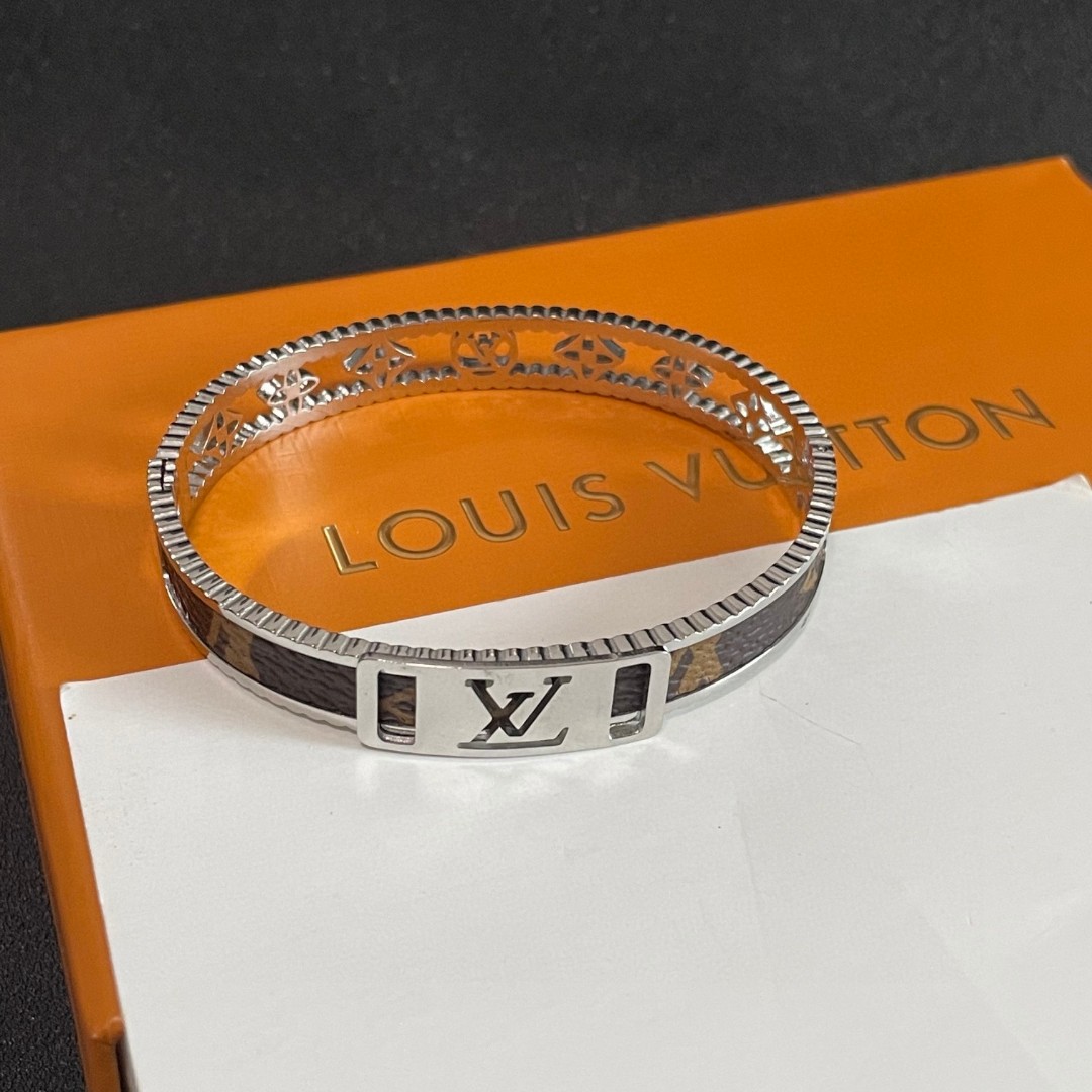 LV高仿Monogram銀色手環精緻時尚百搭飾品｜歐美奢侈品精品推薦