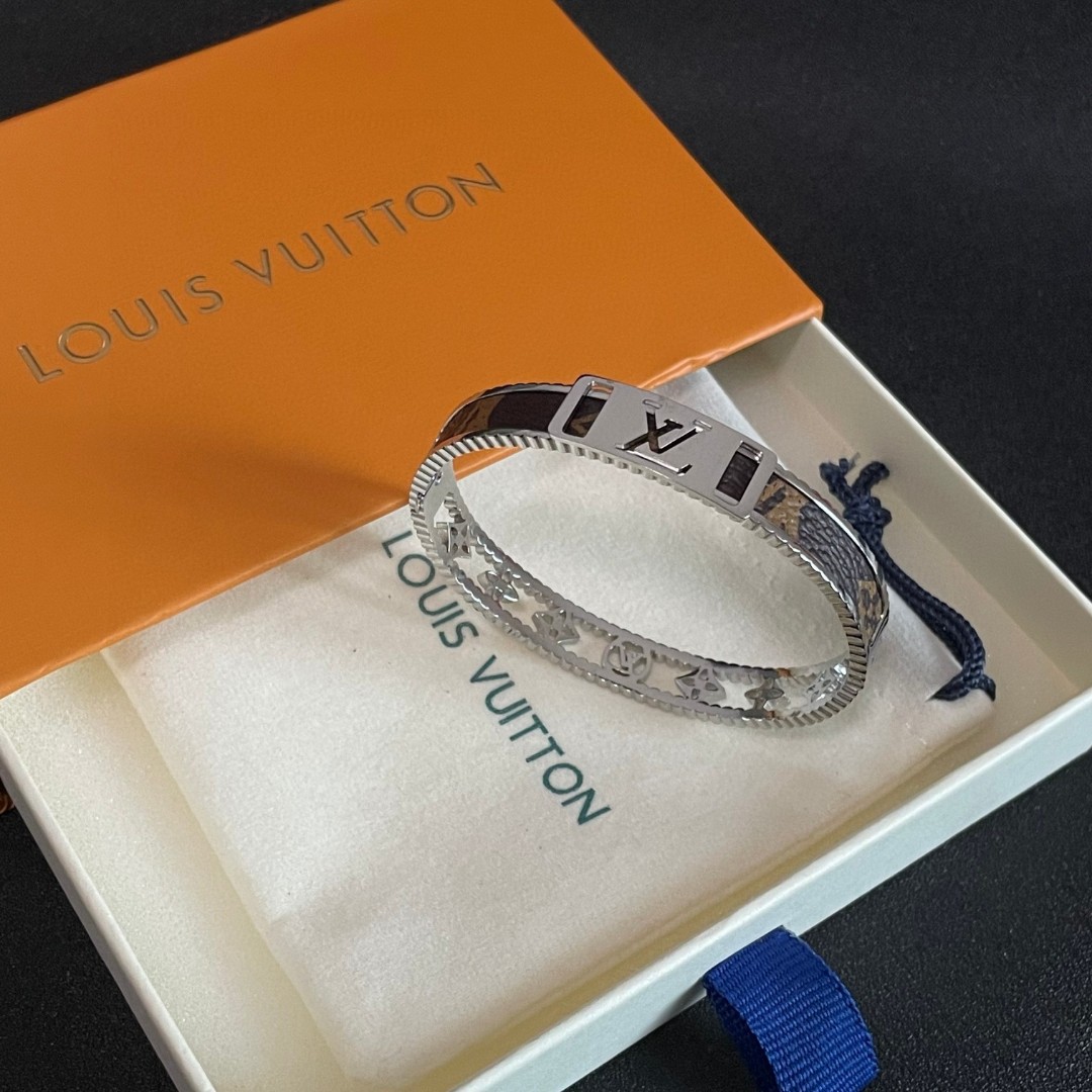 LV高仿Monogram銀色手環精緻時尚百搭飾品｜歐美奢侈品精品推薦