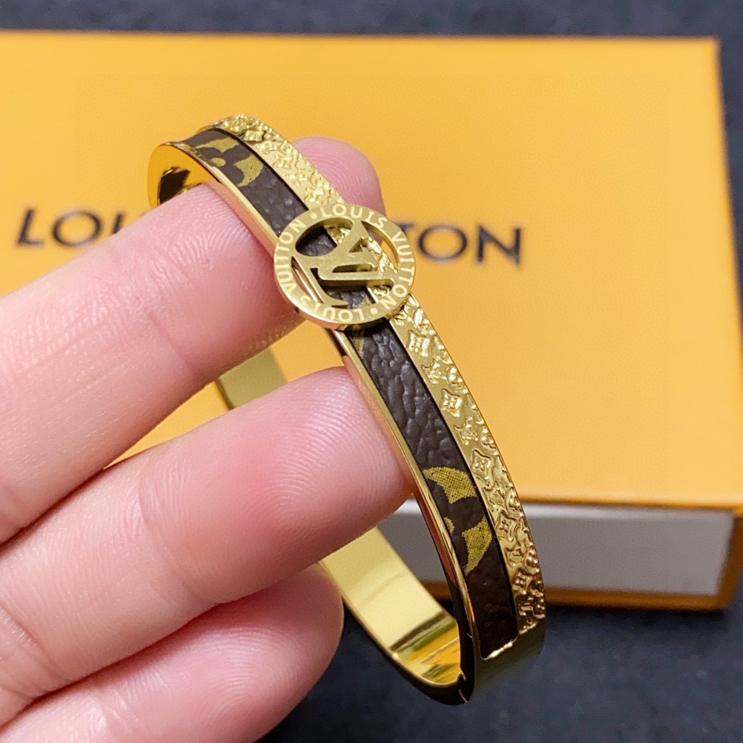 LV一比一女士金色圓標經典Monogram手環低調奢華款｜歐美奢侈品精品推薦