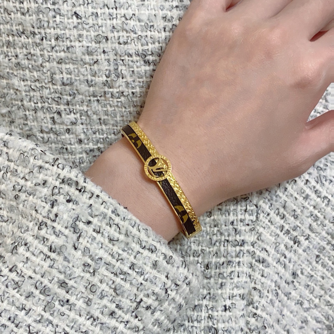 LV一比一女士金色圓標經典Monogram手環低調奢華款｜歐美奢侈品精品推薦