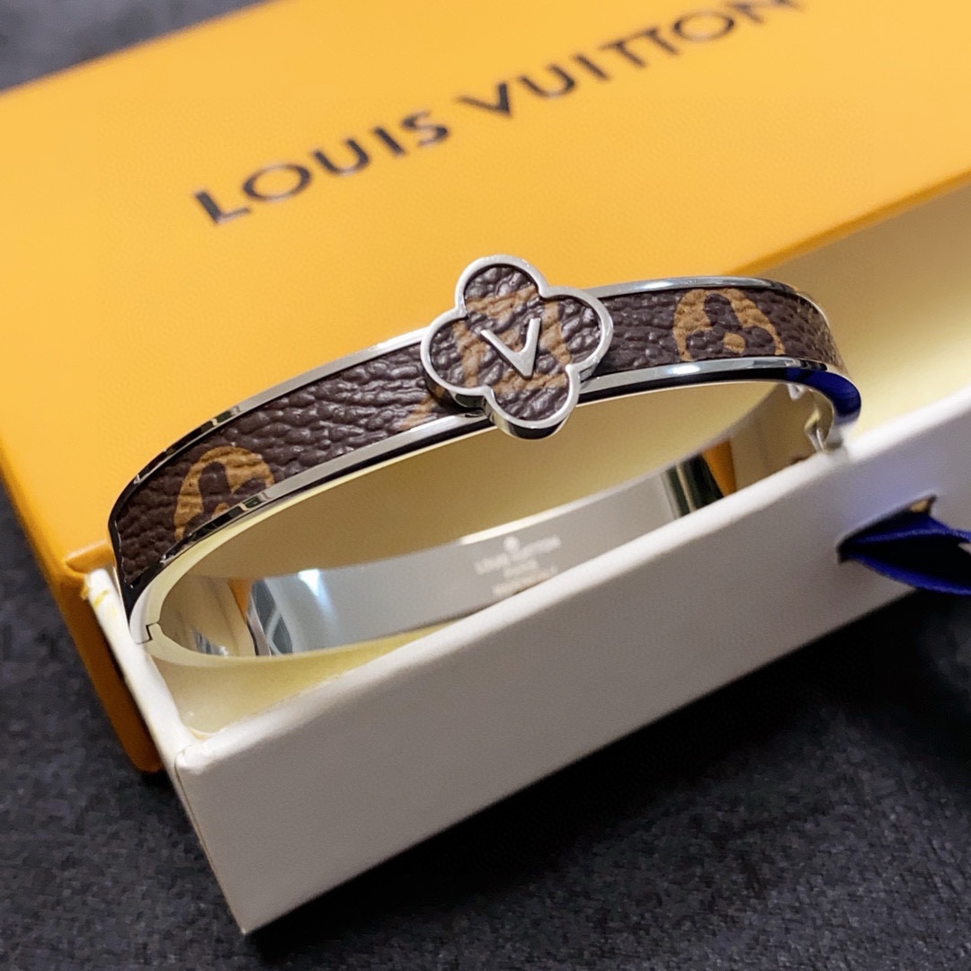 LVA貨男女款Monogram花形飾牌手環經典雙色款｜歐美奢侈品精品推薦