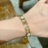 LV原單女士金色鏤空花形飾牌手環優雅百搭款｜歐美奢侈品精品推薦