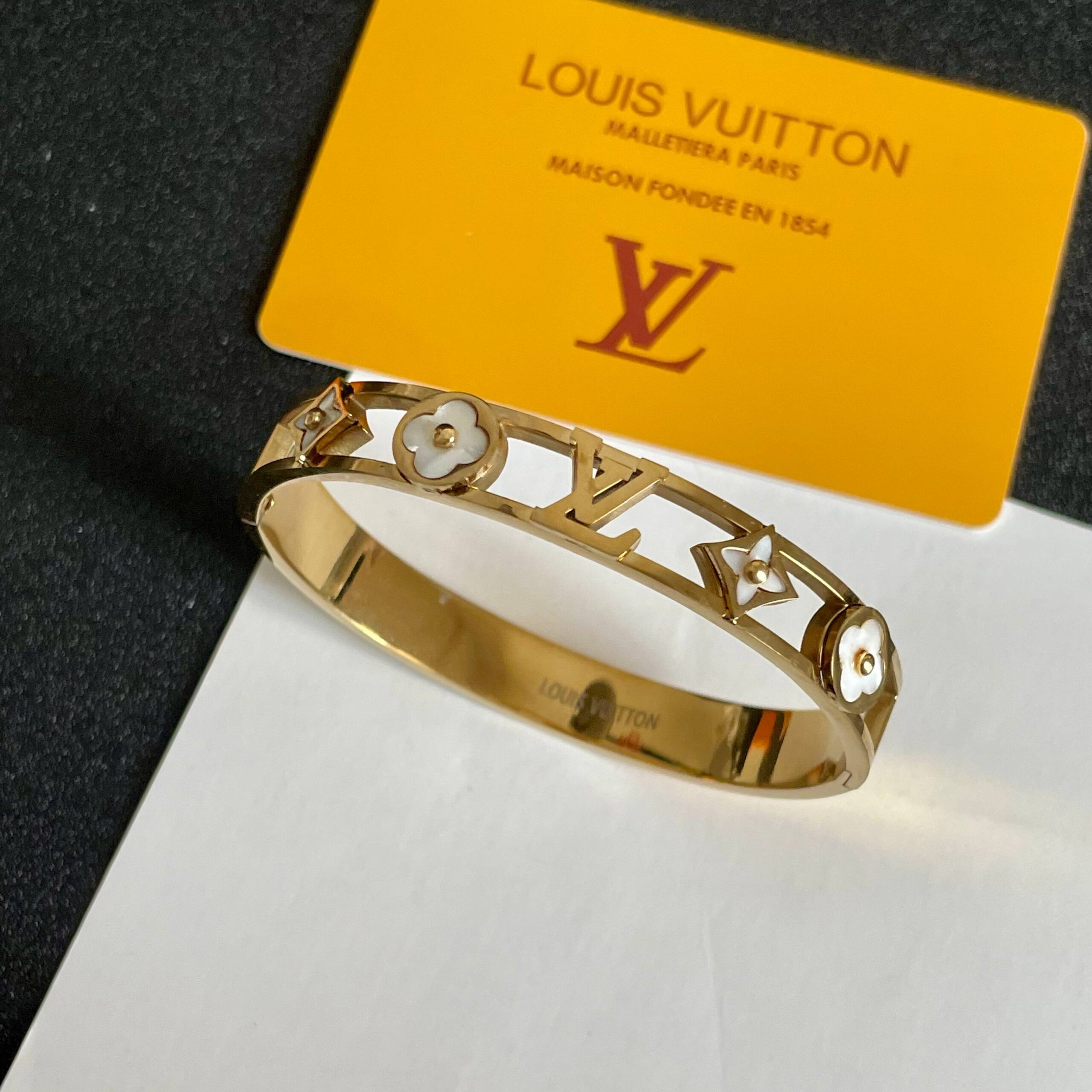 LV原單女士金色鏤空花形飾牌手環優雅百搭款｜歐美奢侈品精品推薦