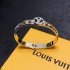 LV高仿女士滿鑽圓牌Logo手環閃耀輕奢造型款｜歐美奢侈品精品推薦