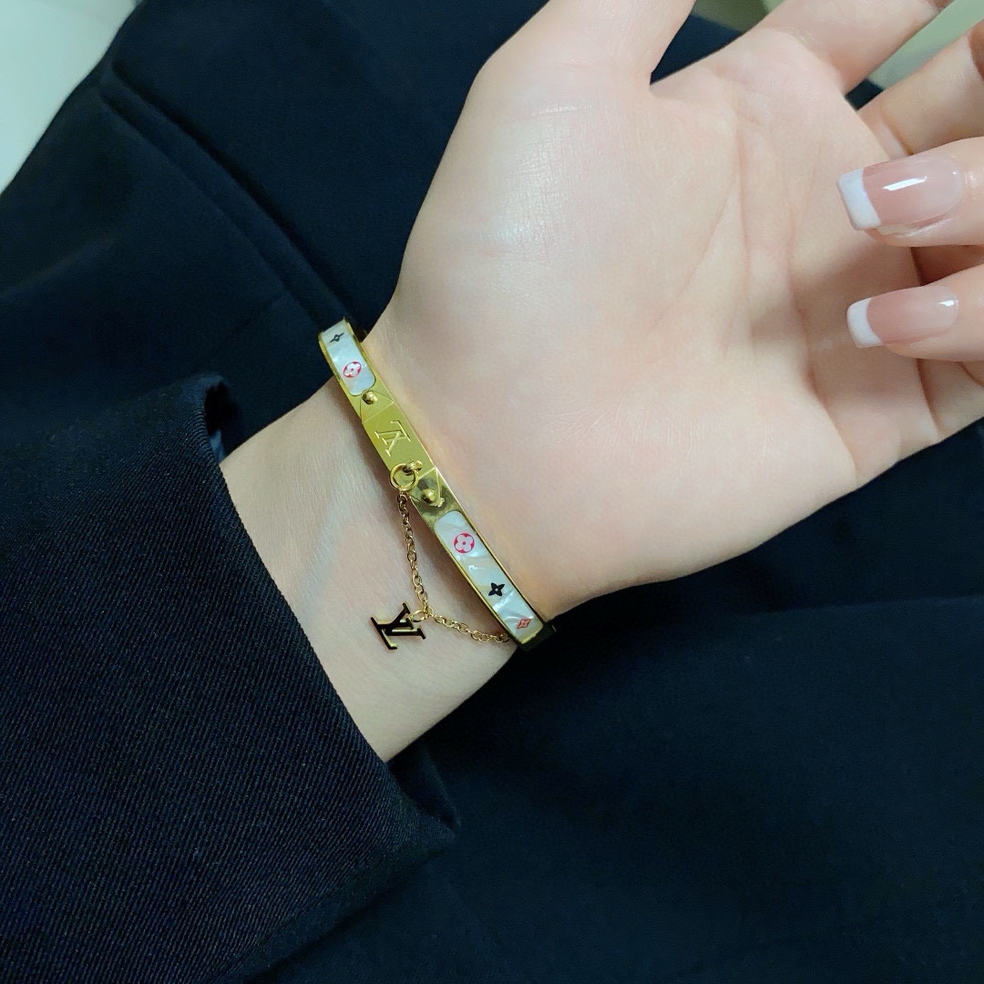 LV原單女士彩色Monogram鑲貝母手環清新百搭款｜歐美奢侈品精品推薦