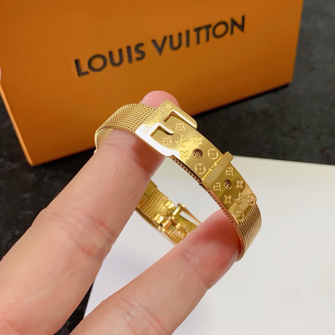 LVA貨金色不鏽鋼手環精緻刻紋法式優雅款｜歐美奢侈品精品推薦