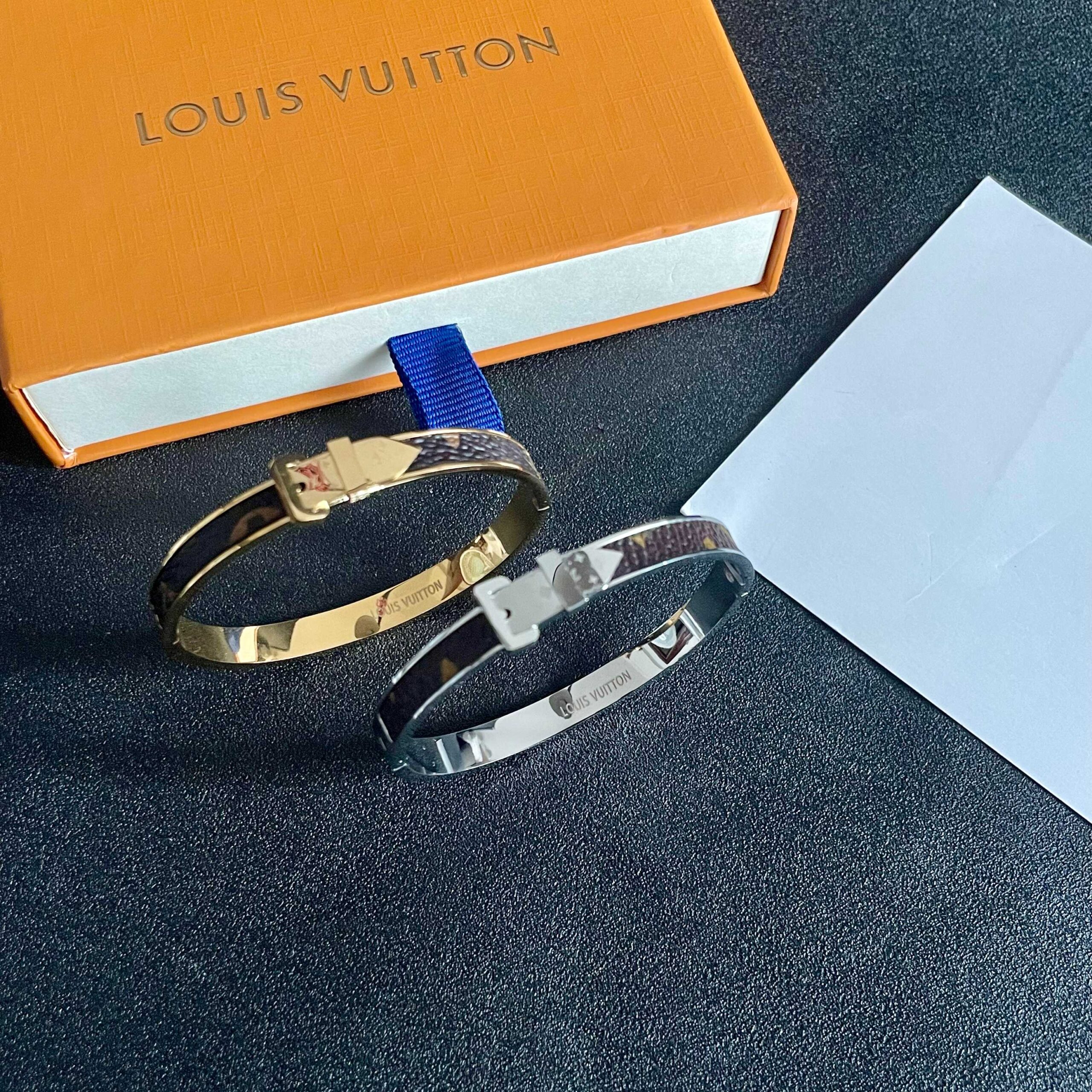 LVA貨Monogram皮革細版手環銀色扣飾簡約款｜歐美奢侈品精品推薦