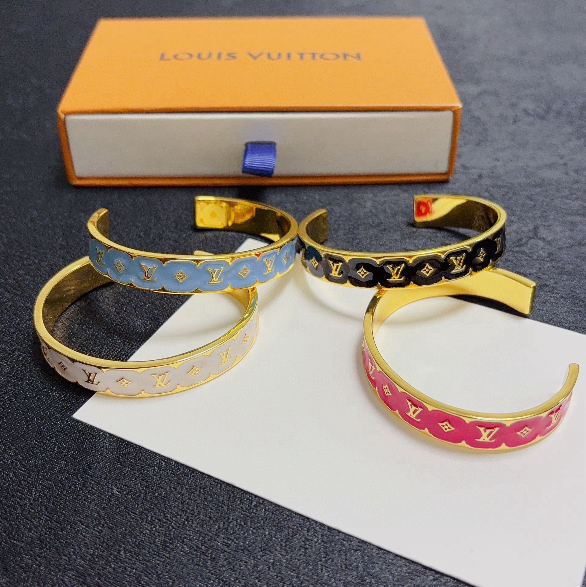 LV A貨白色琺瑯金邊手環經典Monogram雕刻款｜歐美奢侈品精品推薦