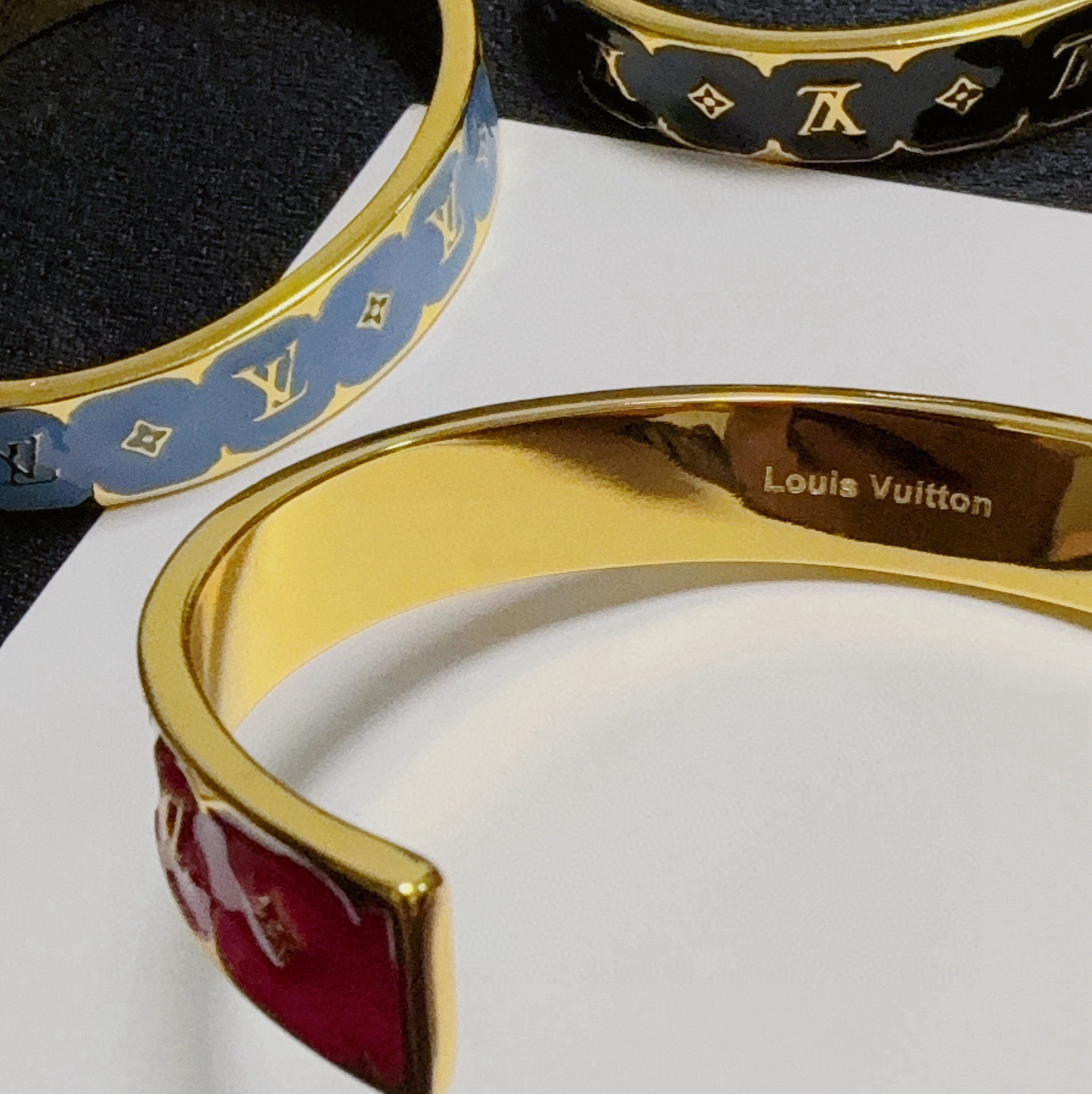 LV A貨白色琺瑯金邊手環經典Monogram雕刻款｜歐美奢侈品精品推薦