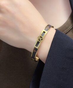 LV精品仿製皮革鑲嵌細版手環金色圓形Logo款