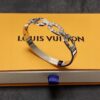LV高仿銀色鏈節開口手鐲Monogram雕刻款｜歐美奢侈品精品推薦