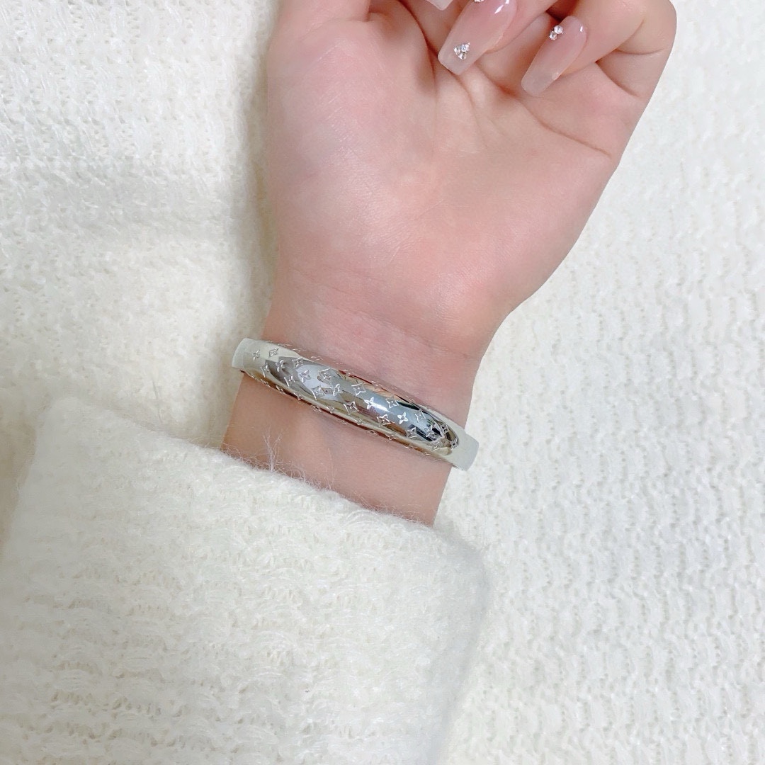 LV精品仿製拱形立體手鐲金銀雙色Monogram雕刻款｜歐美奢侈品精品推薦