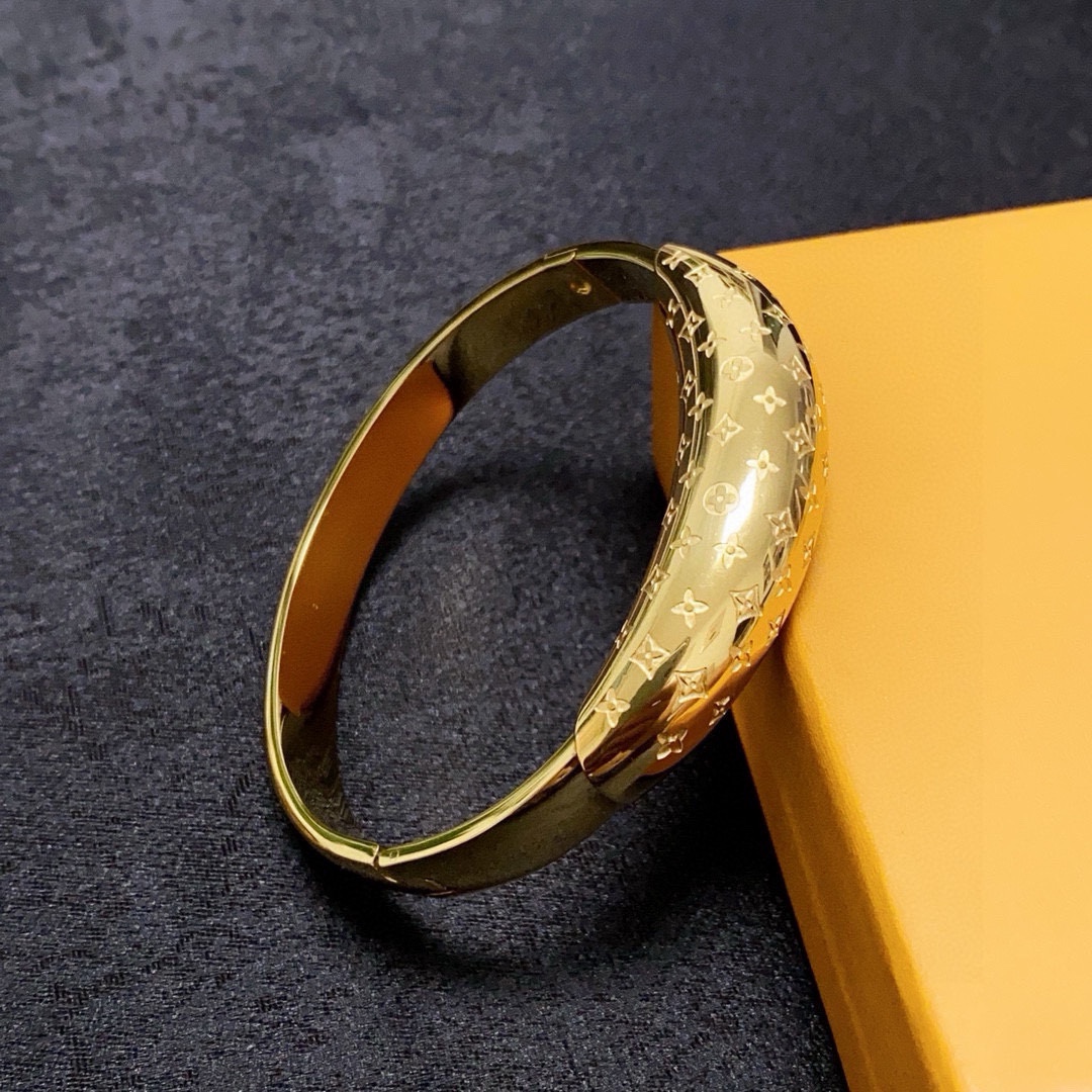 LV精品仿製拱形立體手鐲金銀雙色Monogram雕刻款｜歐美奢侈品精品推薦