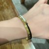 LV一比一仿製金色Monogram浮雕開口手鐲｜歐美奢侈品精品推薦