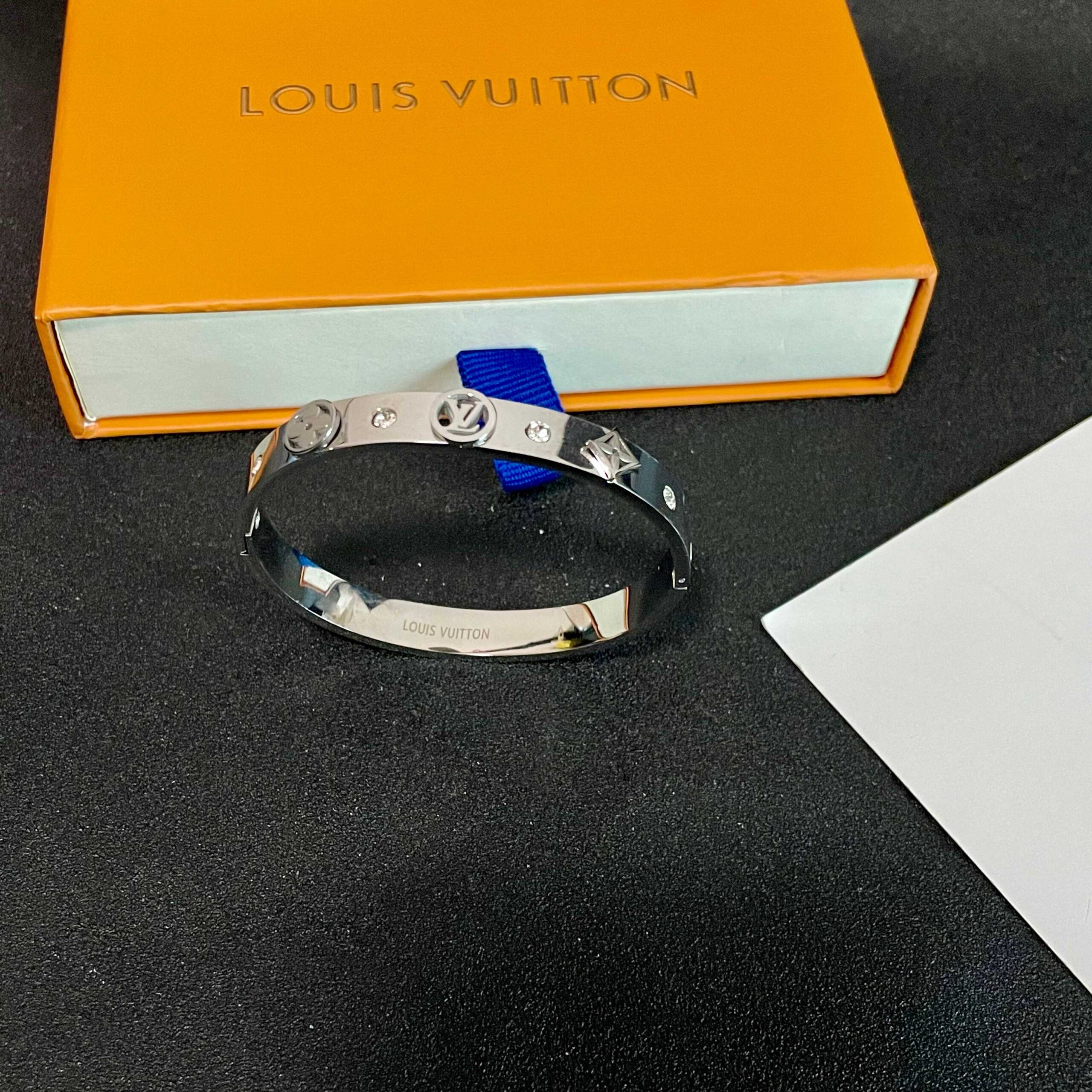 LV原單仿製銀色鑲鑽Monogram開口手鐲｜歐美奢侈品精品推薦