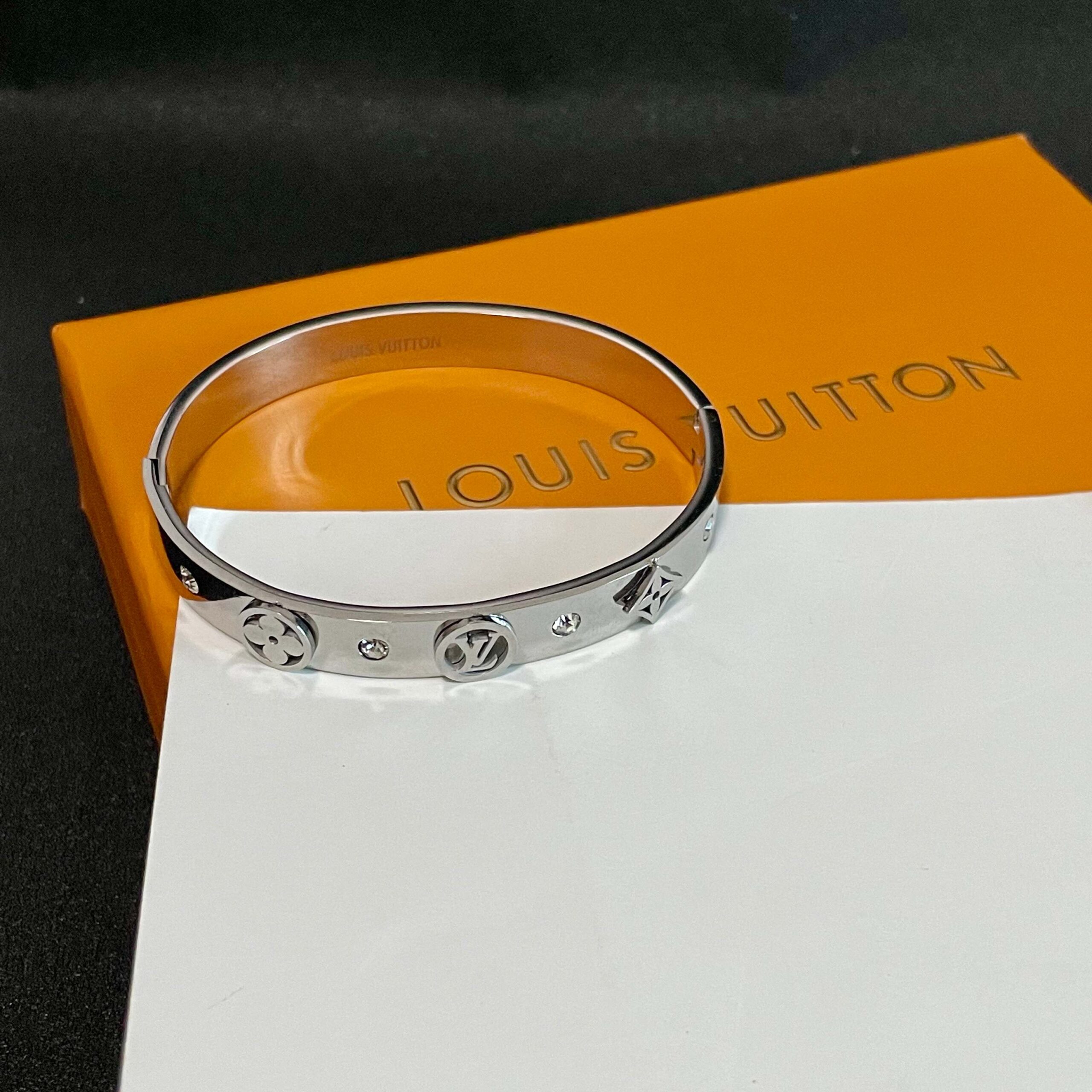 LV原單仿製銀色鑲鑽Monogram開口手鐲｜歐美奢侈品精品推薦