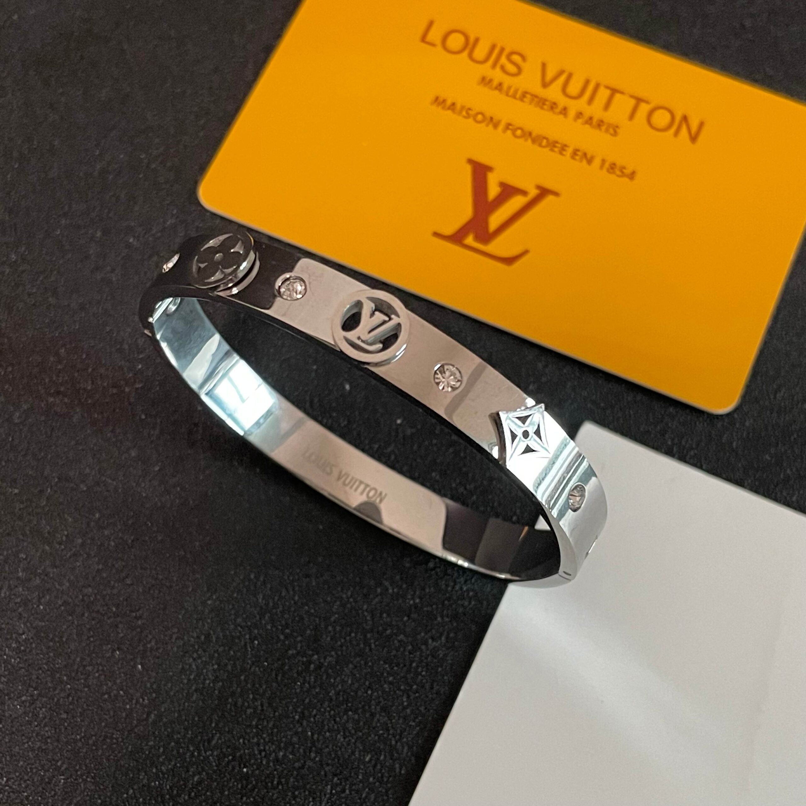 LV原單仿製銀色鑲鑽Monogram開口手鐲｜歐美奢侈品精品推薦