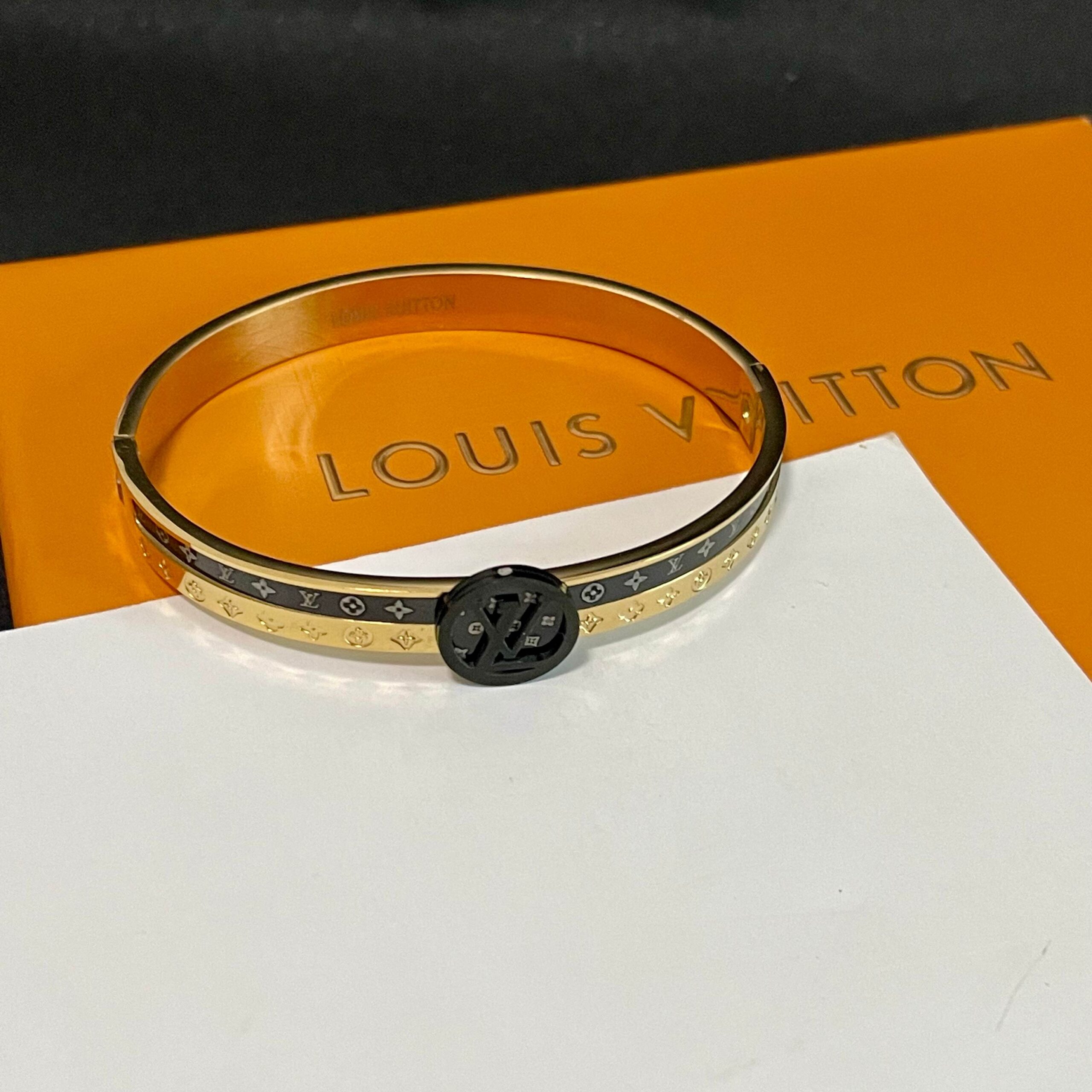 LV一比一仿製黑金Monogram小錶盤造型手鐲｜歐美奢侈品精品推薦