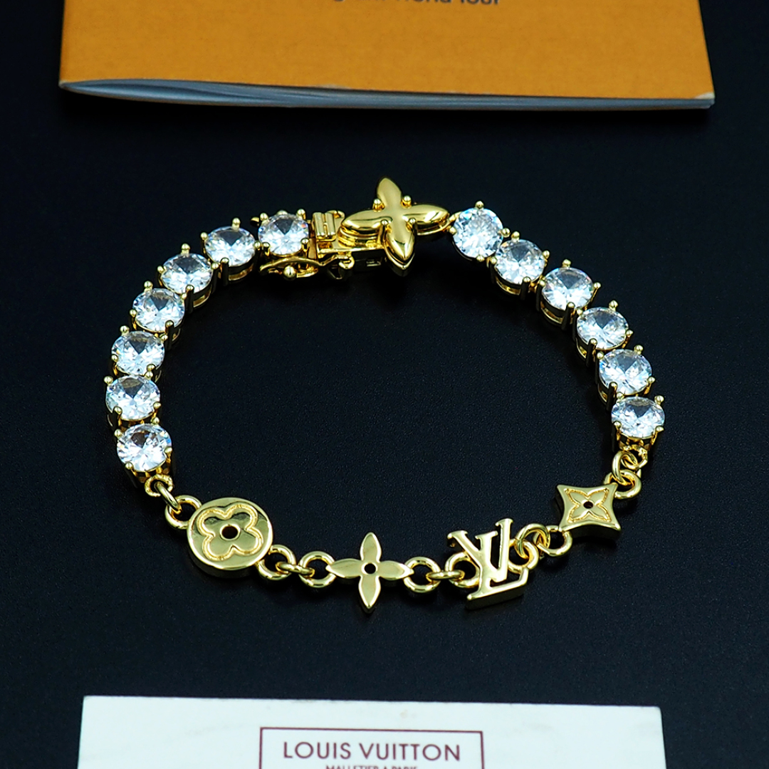 LV高仿仿製黃金色鋯石拼接Monogram元素手鏈｜歐美奢侈品精品推薦