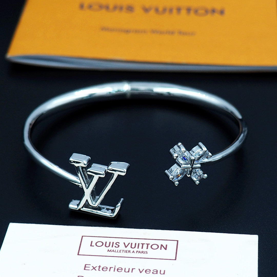 LV 精仿銀色 LV 字母水鑽手環 時尚百搭手鐲｜歐美奢侈品精品推薦