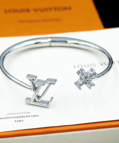 LV 精仿銀色 LV 字母水鑽手環 時尚百搭手鐲