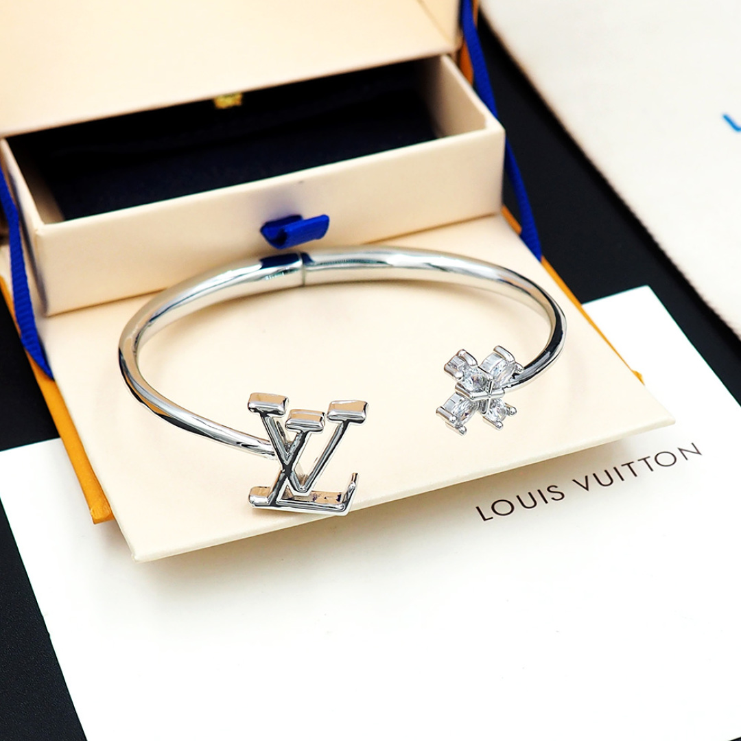 LV 精仿銀色 LV 字母水鑽手環 時尚百搭手鐲｜歐美奢侈品精品推薦