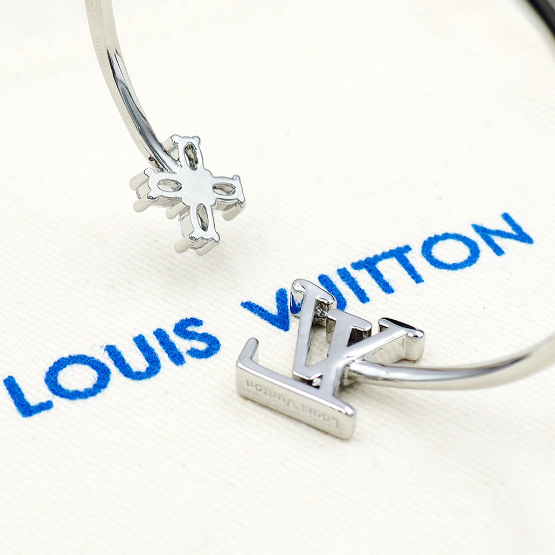 LV 精仿銀色 LV 字母水鑽手環 時尚百搭手鐲｜歐美奢侈品精品推薦