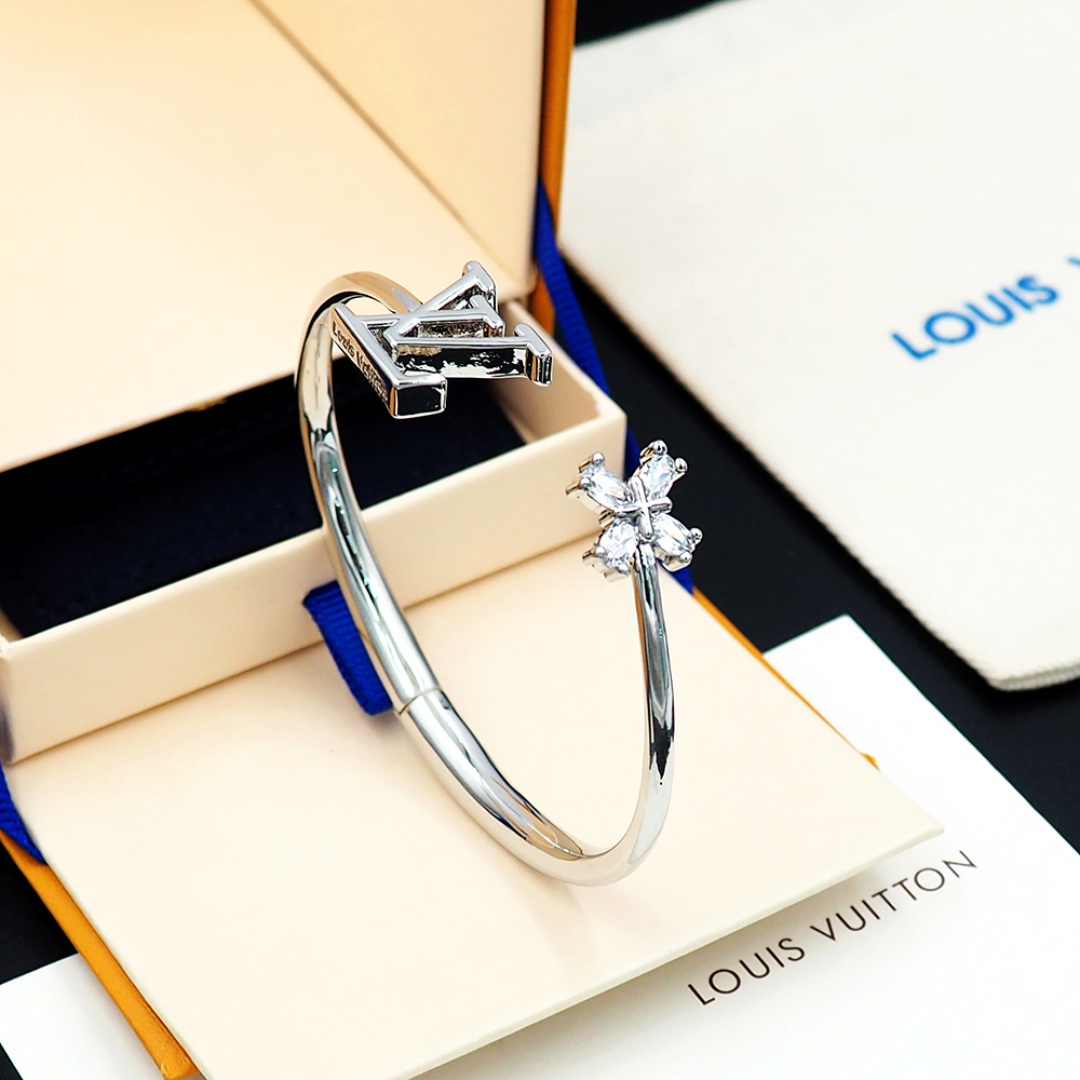 LV 精仿銀色 LV 字母水鑽手環 時尚百搭手鐲｜歐美奢侈品精品推薦