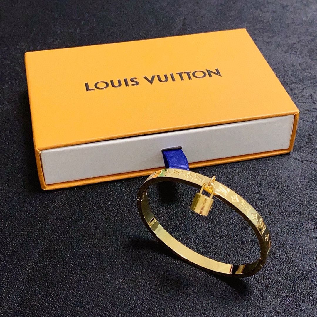 LV高仿女士手環 鎖頭吊飾設計 時尚百搭經典款｜歐美奢侈品精品推薦