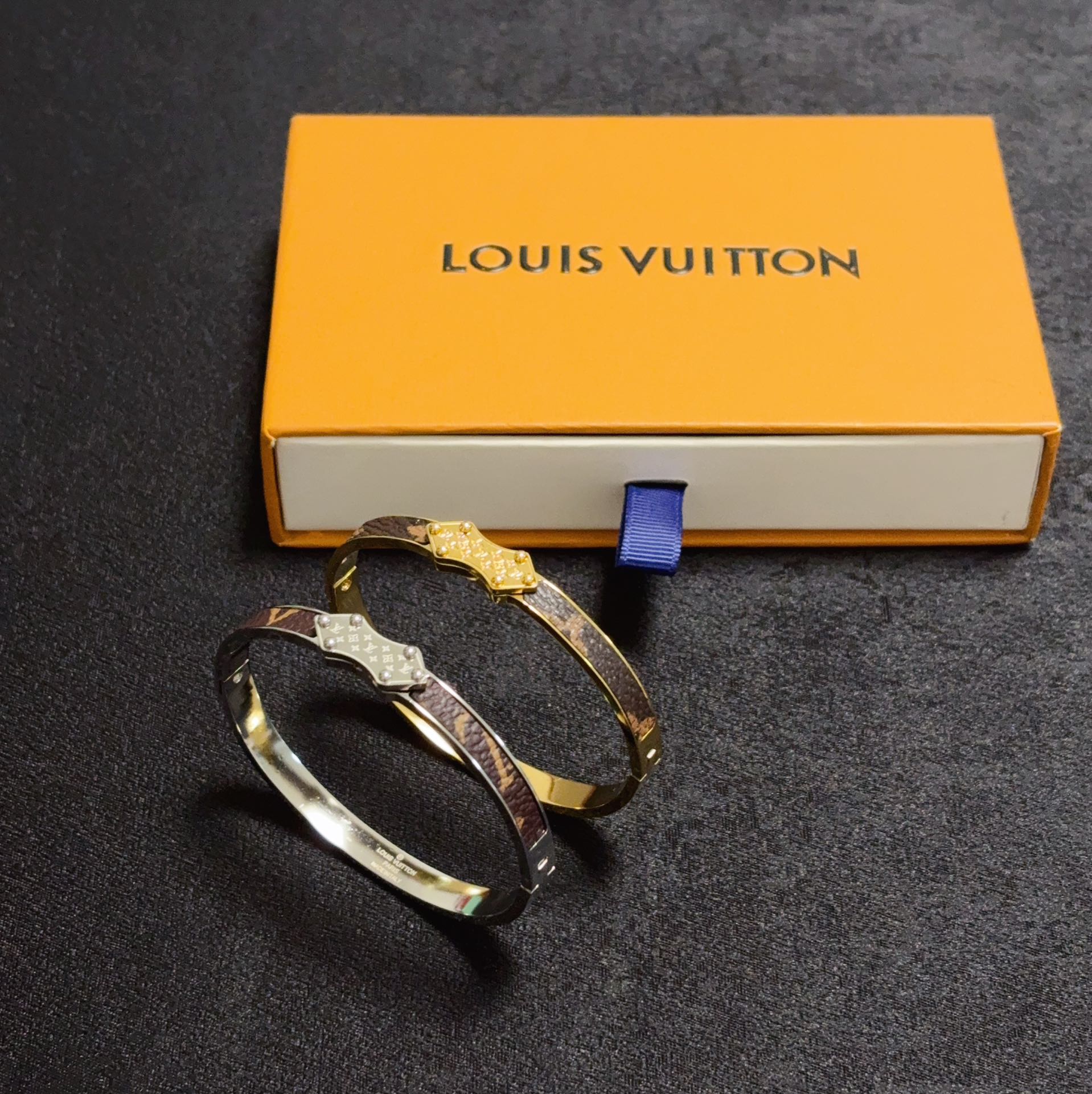 LV精品仿製女士手環黑金配色潮流個性款｜歐美奢侈品精品推薦