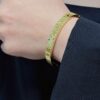 LV高仿金色手環 男女同款經典浮雕LOGO手鐲 百搭氣質款｜歐美奢侈品精品推薦