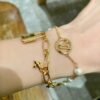 LV 高仿女士金色鎖扣珍珠手鏈套組 雙層設計 優雅時尚｜歐美奢侈品精品推薦