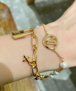 LV 高仿女士金色鎖扣珍珠手鏈套組 雙層設計 優雅時尚