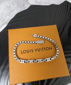 LV高仿銀色方節手鍊經典刻紋百搭造型