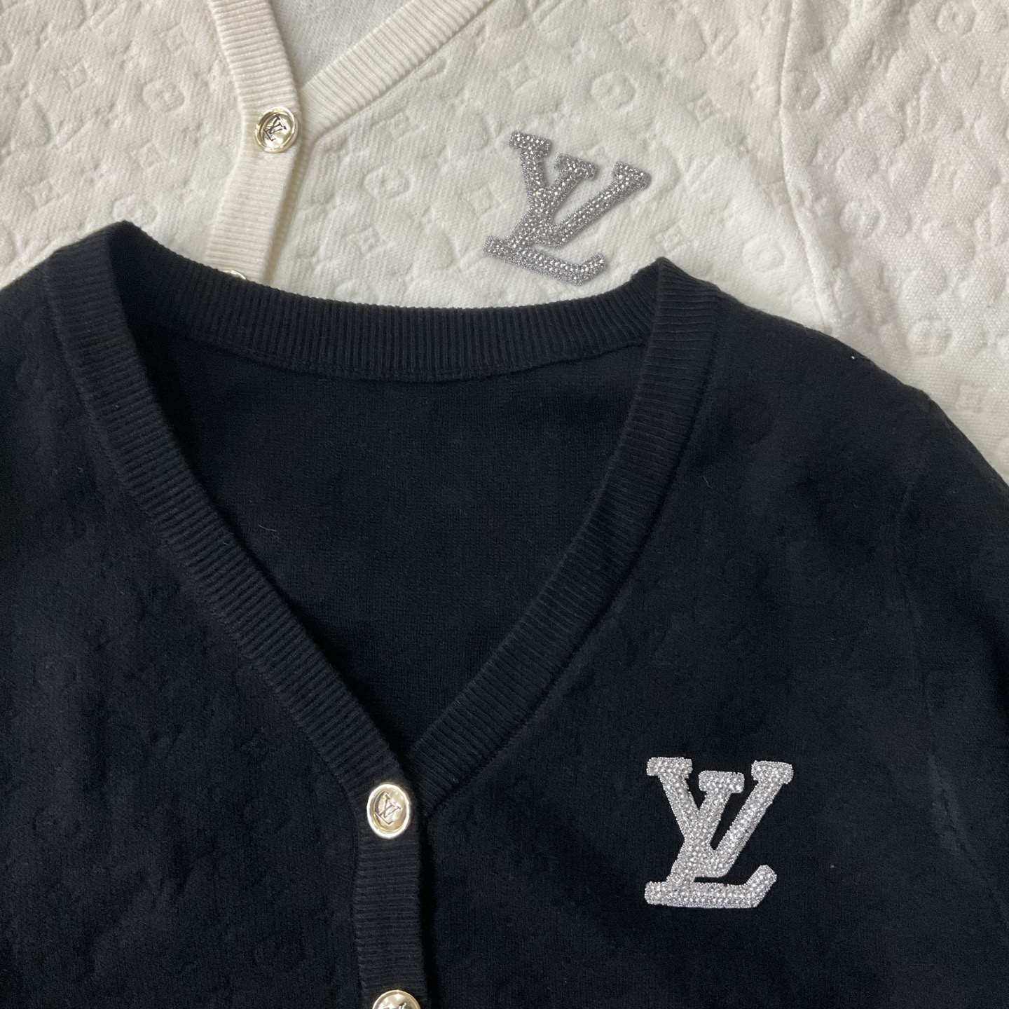 LV 高仿 女士針織開衫外套 經典字母刺繡 簡約百搭｜歐美奢侈品精品推薦