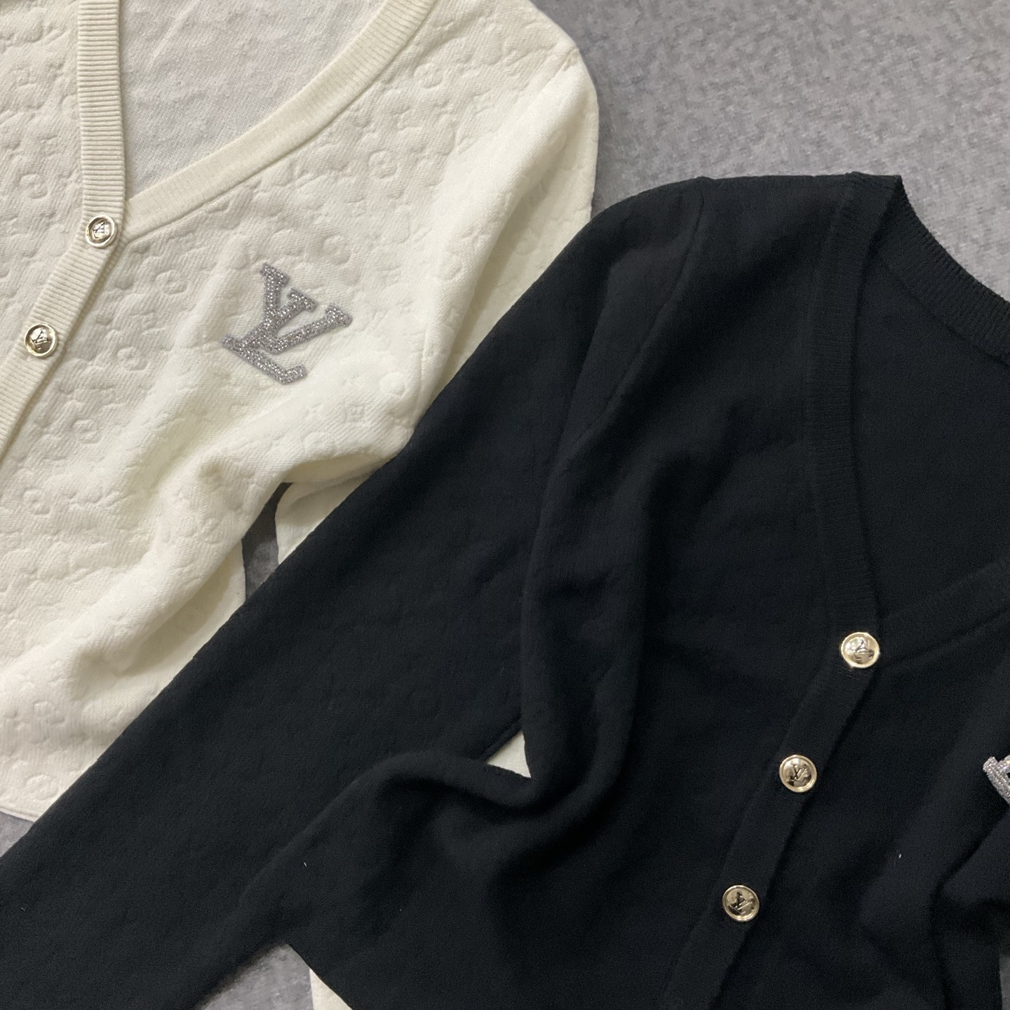 LV 高仿 女士針織開衫外套 經典字母刺繡 簡約百搭｜歐美奢侈品精品推薦