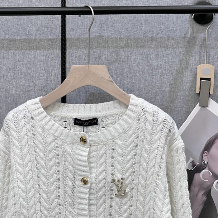 LV 精品仿製針織開衫 女士純白簡約氣質款｜歐美奢侈品精品推薦