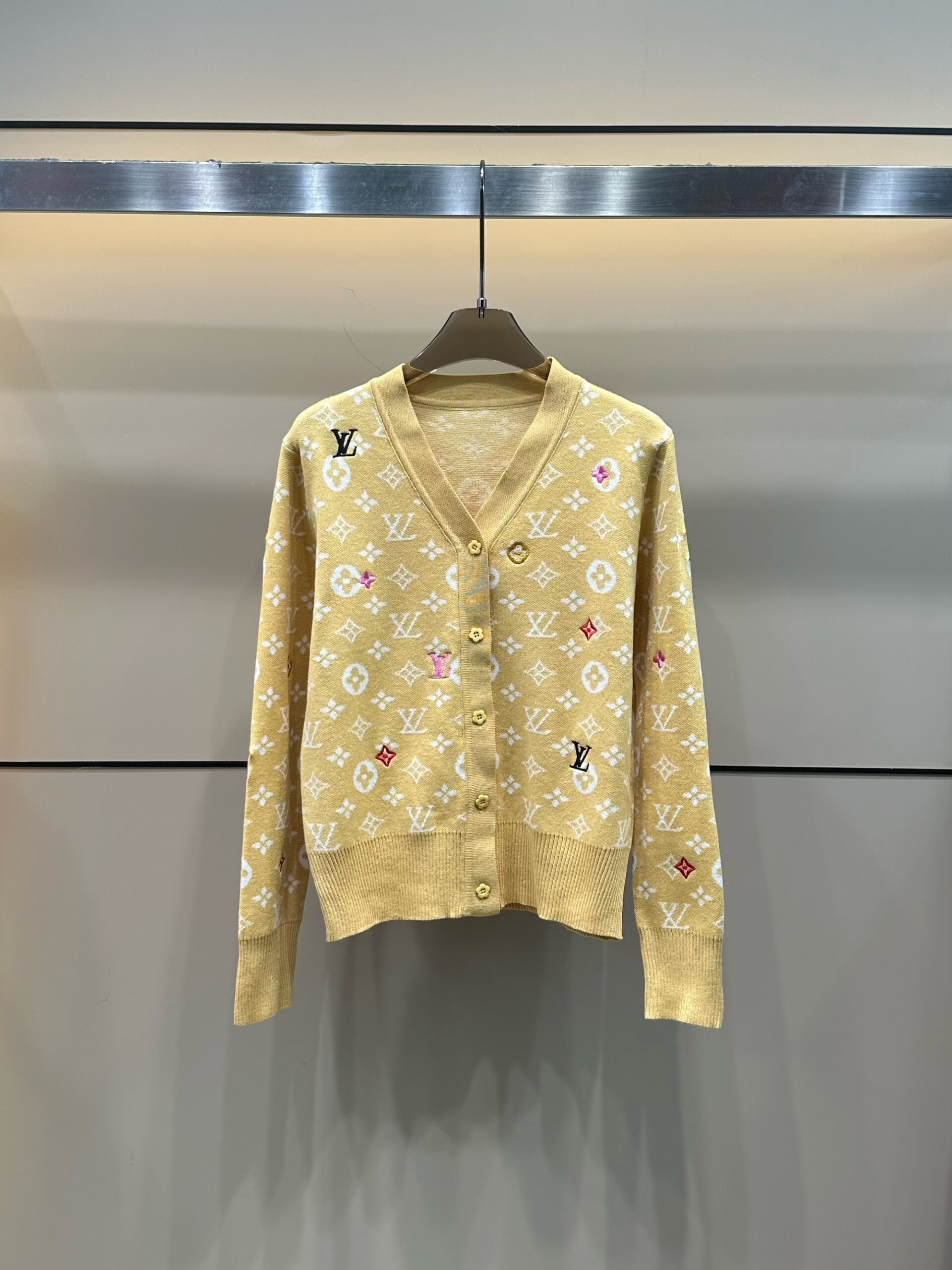 LV 一比一針織開襟外套 女士經典老花V領毛衣｜歐美奢侈品精品推薦