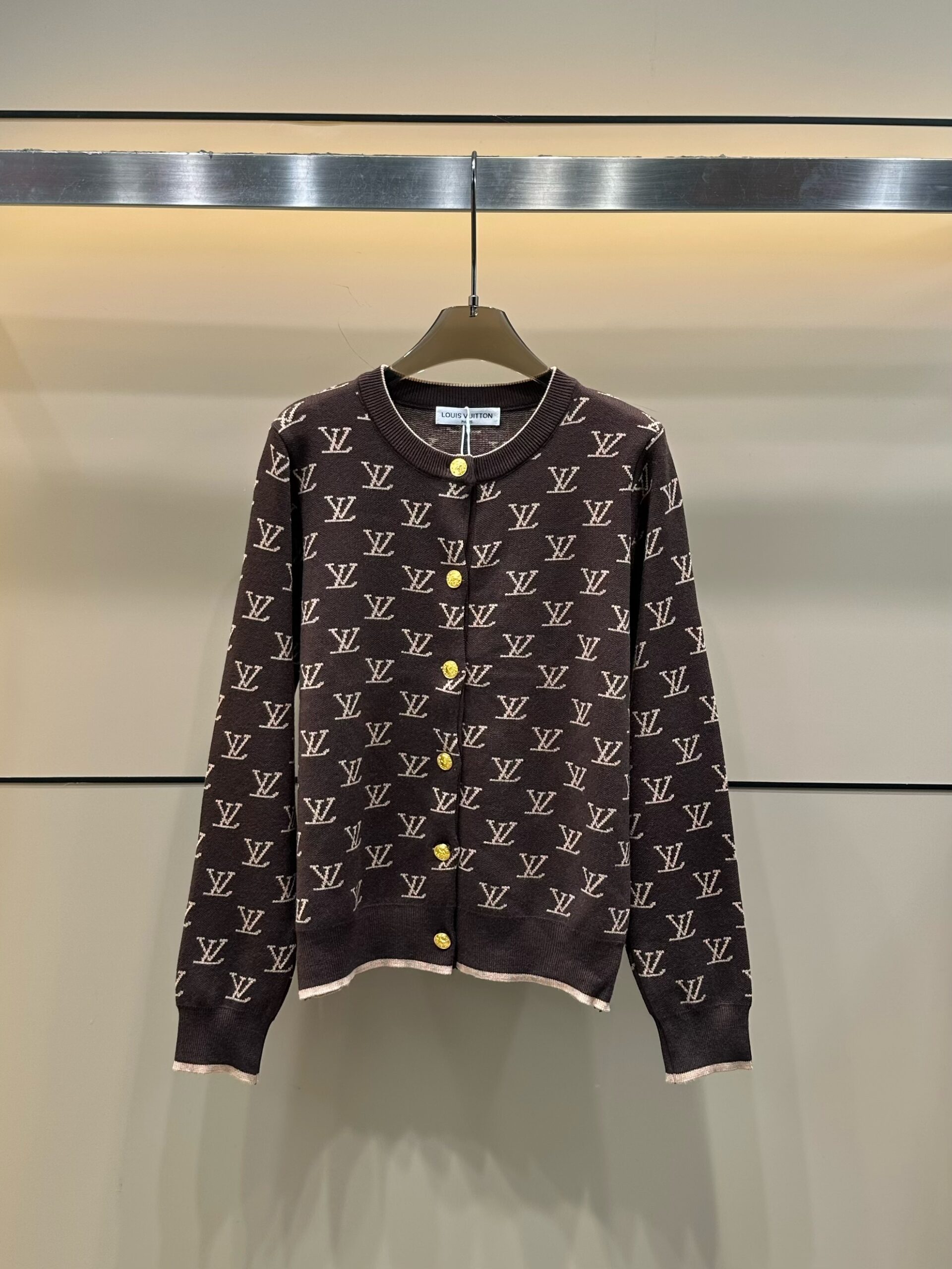 LV 一比一針織外套 女士經典咖色全幅字母設計｜歐美奢侈品精品推薦