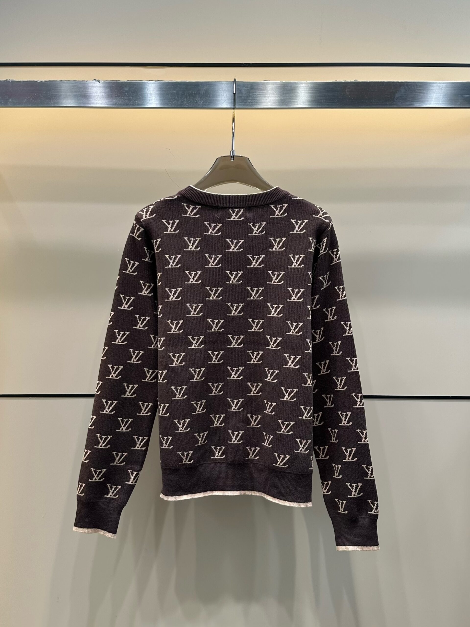 LV 一比一針織外套 女士經典咖色全幅字母設計｜歐美奢侈品精品推薦