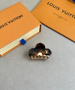 LV高仿女士夾子Monogram浮雕金屬造型精品款