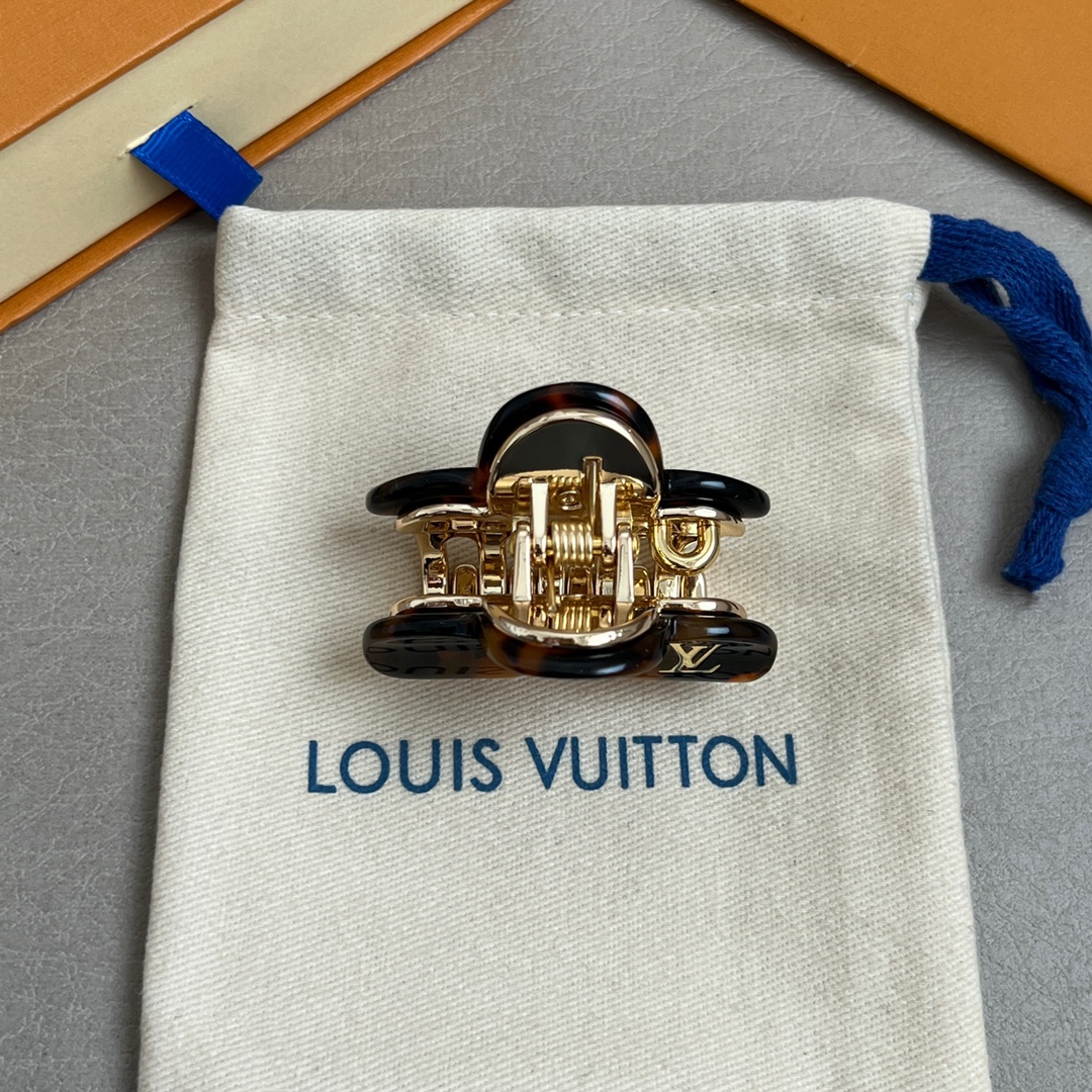 LV高仿女士夾子Monogram浮雕金屬造型精品款｜歐美奢侈品精品推薦
