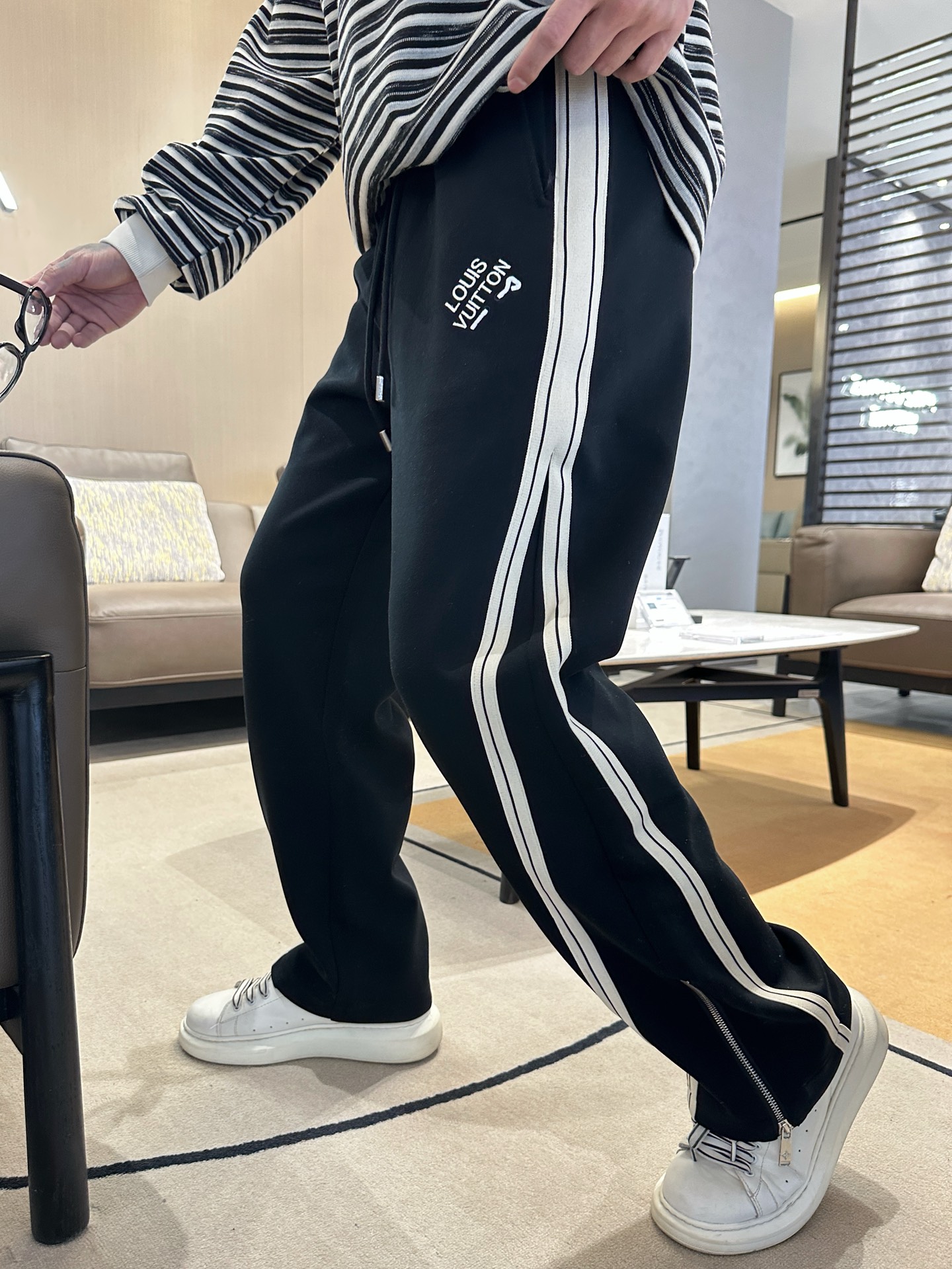 LV高仿運動長褲休閒百搭設計感推薦款｜歐美奢侈品精品推薦