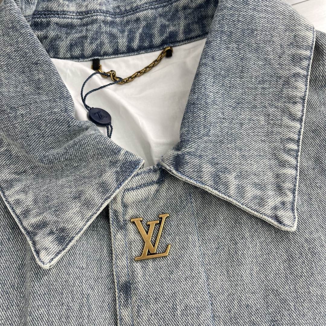 LV高仿丹寧拼接外套復古印花設計潮流感百搭版型｜歐美奢侈品精品推薦