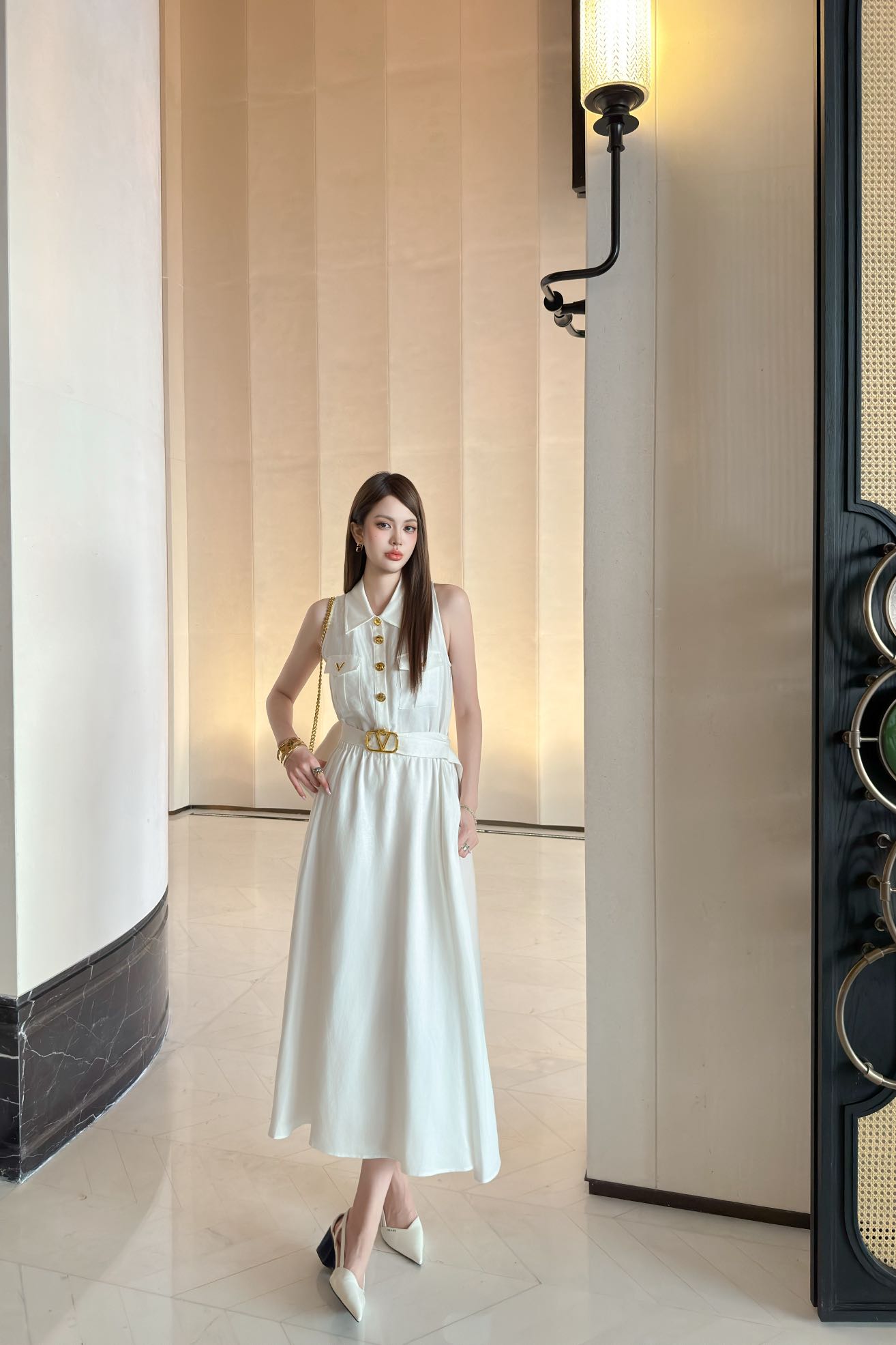 lv高仿女連身裙金扣收腰設計氣質白色無袖優雅款｜歐美奢侈品精品推薦