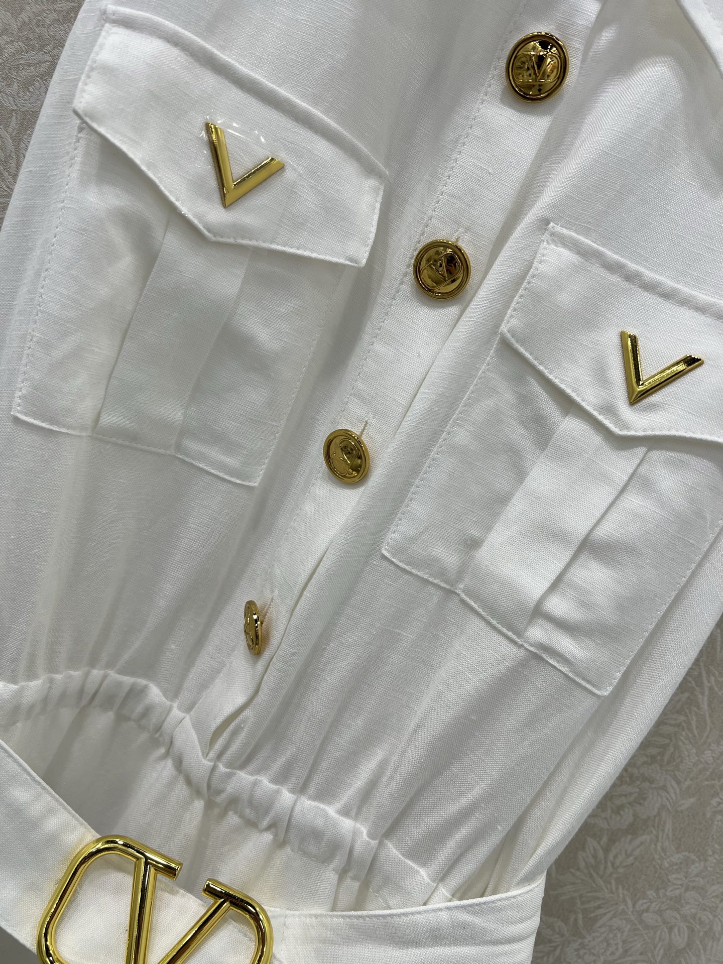 lv高仿女連身裙金扣收腰設計氣質白色無袖優雅款｜歐美奢侈品精品推薦